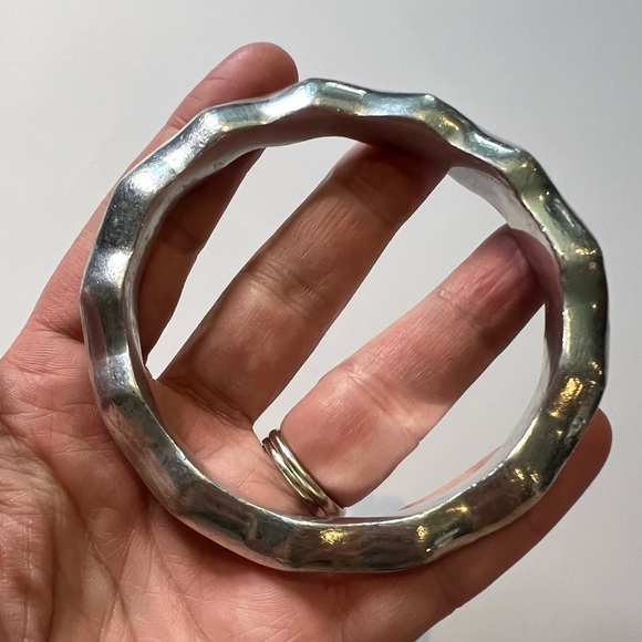 Vintage Wavy Bangles Pewter & Plastic bangles - Picture 4 of 17